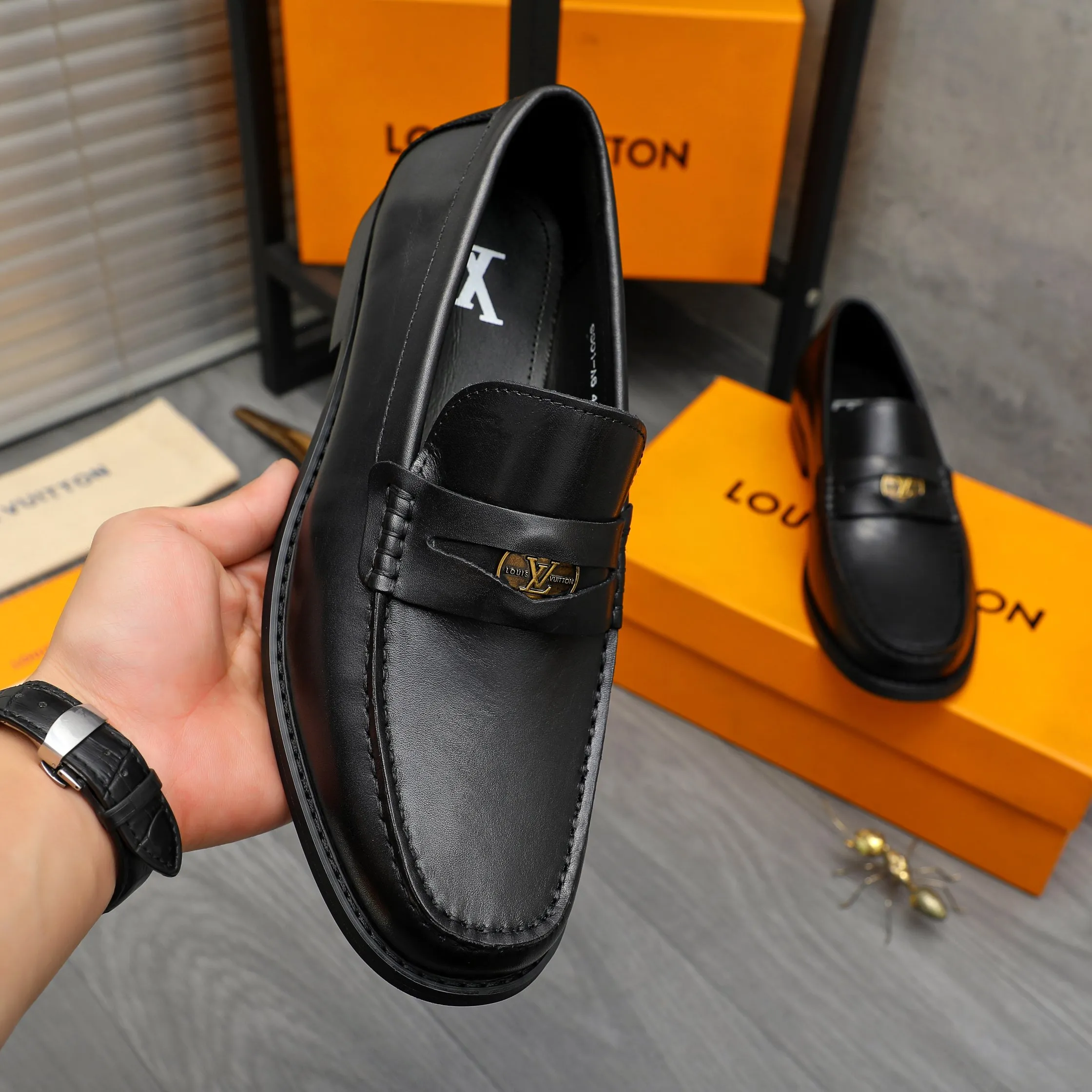 Men's shoes 💰p460 Product trademark: LV (Louis Vuitton) business slip-on leather shoes Regular size: 38-45 (45 is custom-made and non-returnable) Product materials: Selected high-quality cowhide upper, cowhide lining, original rubber outsole